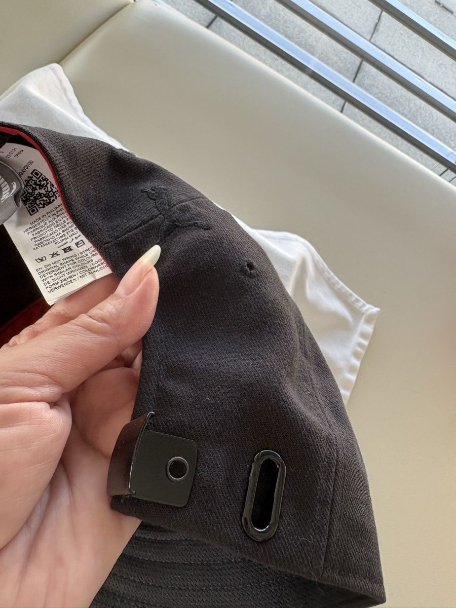 Copricapi, berretti & cappellini: Authentic new Ferrari baseball cap in deep black – Nuovo e nell'imballaggio originale da Lausanne venduto da oyu_hgg5 3