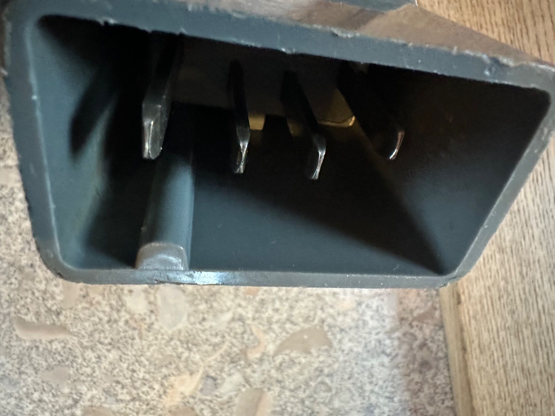 Spine: J 25/4 Polig Stecker CMC – Usato da Huttwil venduto da Bolpa 1
