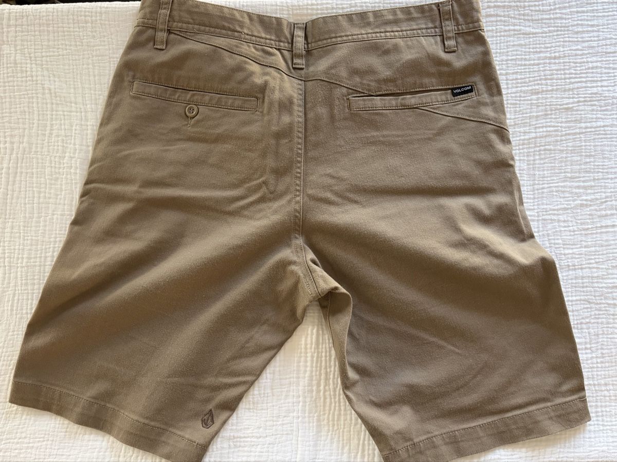 Volcom Pantaloni: Short volcom taille 31 beige homme – Usato da Vouvry venduto da Prune-el 1