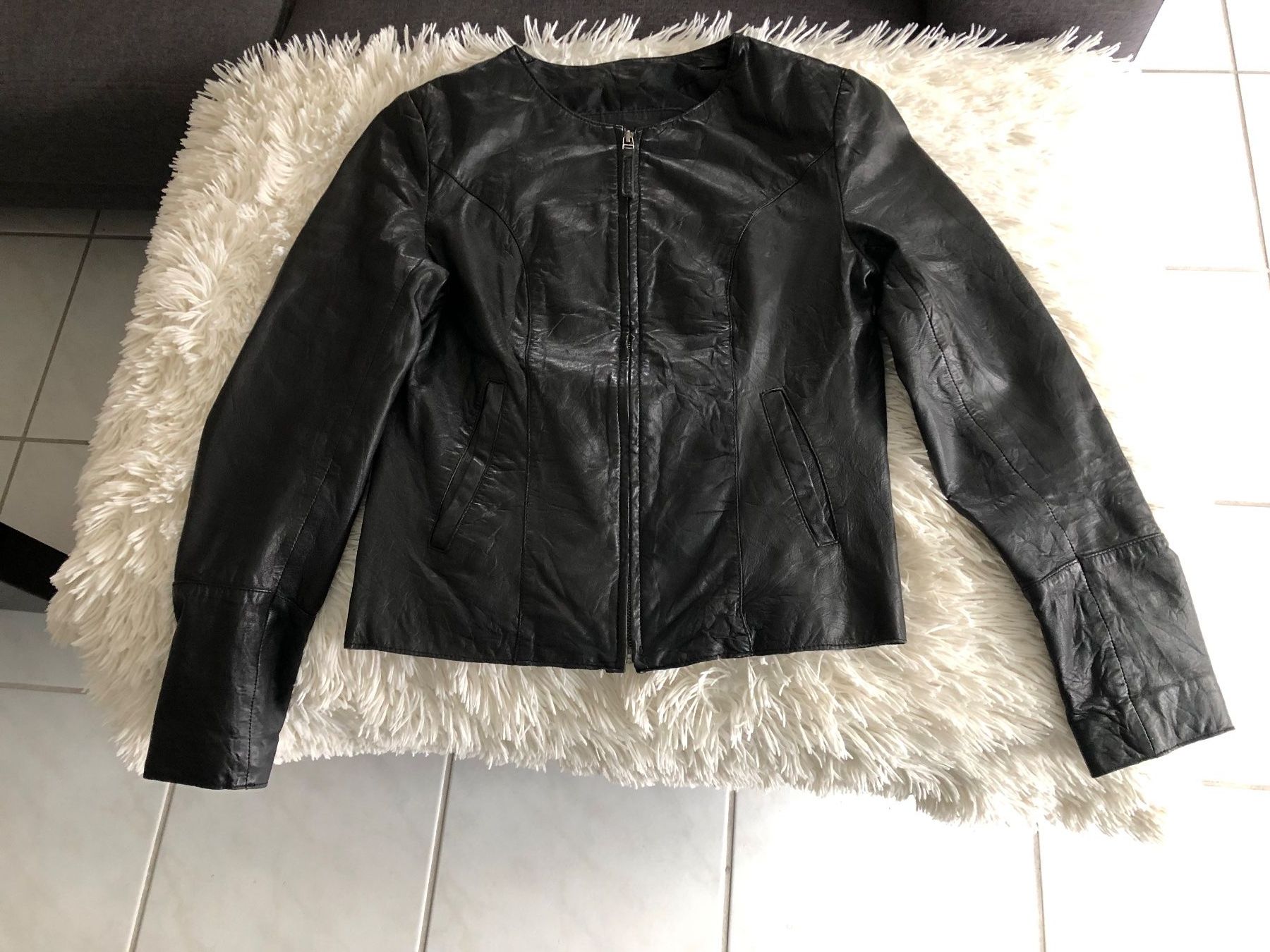 Giacche: Schwarze Lederjacke Gr. 38, echtes Leder – Usato da Hittnau venduto da JD-OE