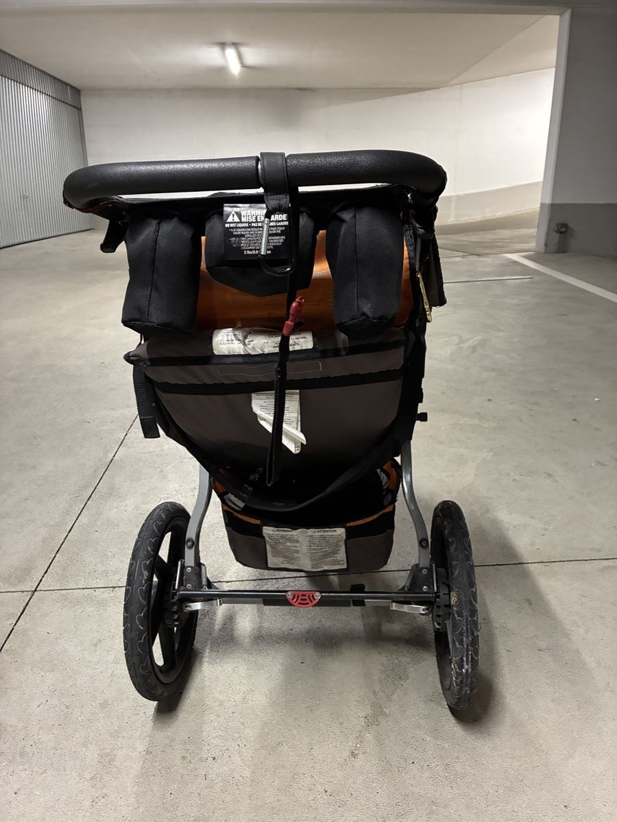 Poussette: BOB Revolution Jogging Stroller (used condition) – D'occasion à Genève par hen_9msg 3