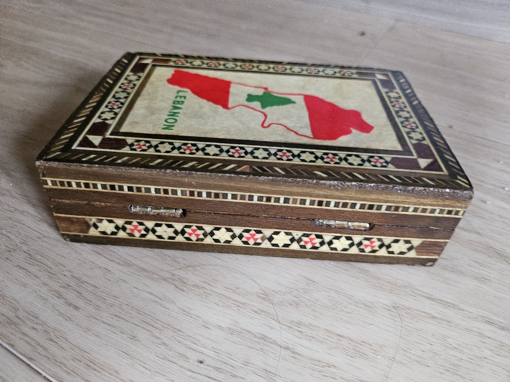 Dosen: Boîte en bois décorative - Souvenir du Liban – Gebraucht aus La Joux FR von car_ck96 2
