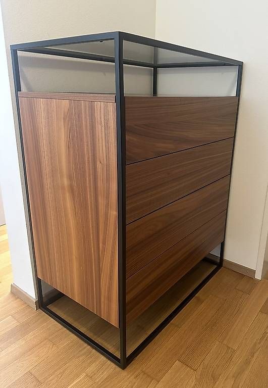 Interio Cassettiere: Interio Designer-Kommode mit schwarzem Metallgestell – Usato da Regensdorf venduto da Karin1