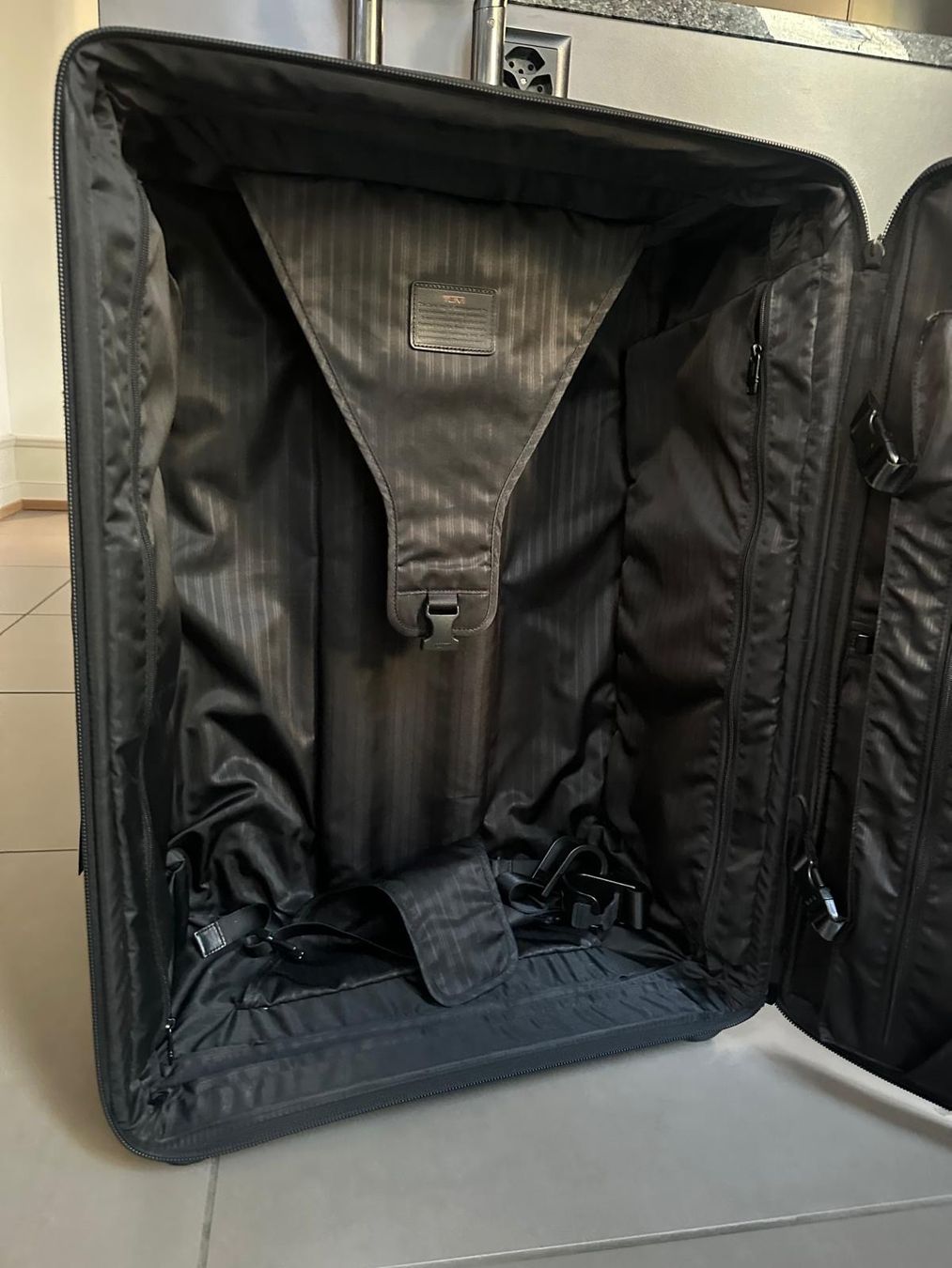 Tumi Valigie: TUMI Rollkoffer mit Rollen (schwarz) – Usato da Zürich venduto da Aapitz 2