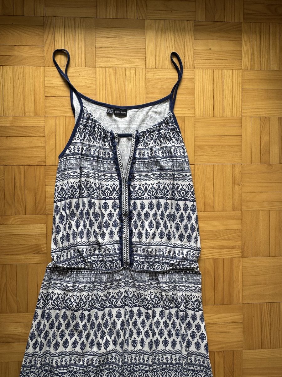 Vestiti: Sommerkleid Blau Weiss gemustert – Usato da Luzern venduto da kun_2nm8 1