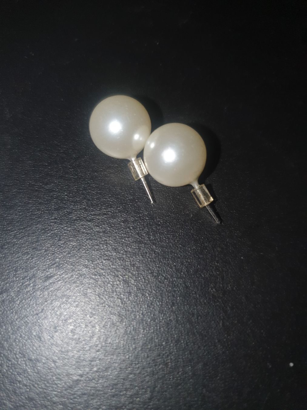 Orecchini pendenti & Orecchini a lobo: Elegante Ohrstecker mit Perlen-Optik – Usato da Moosseedorf venduto da Sonnenschein.. 2