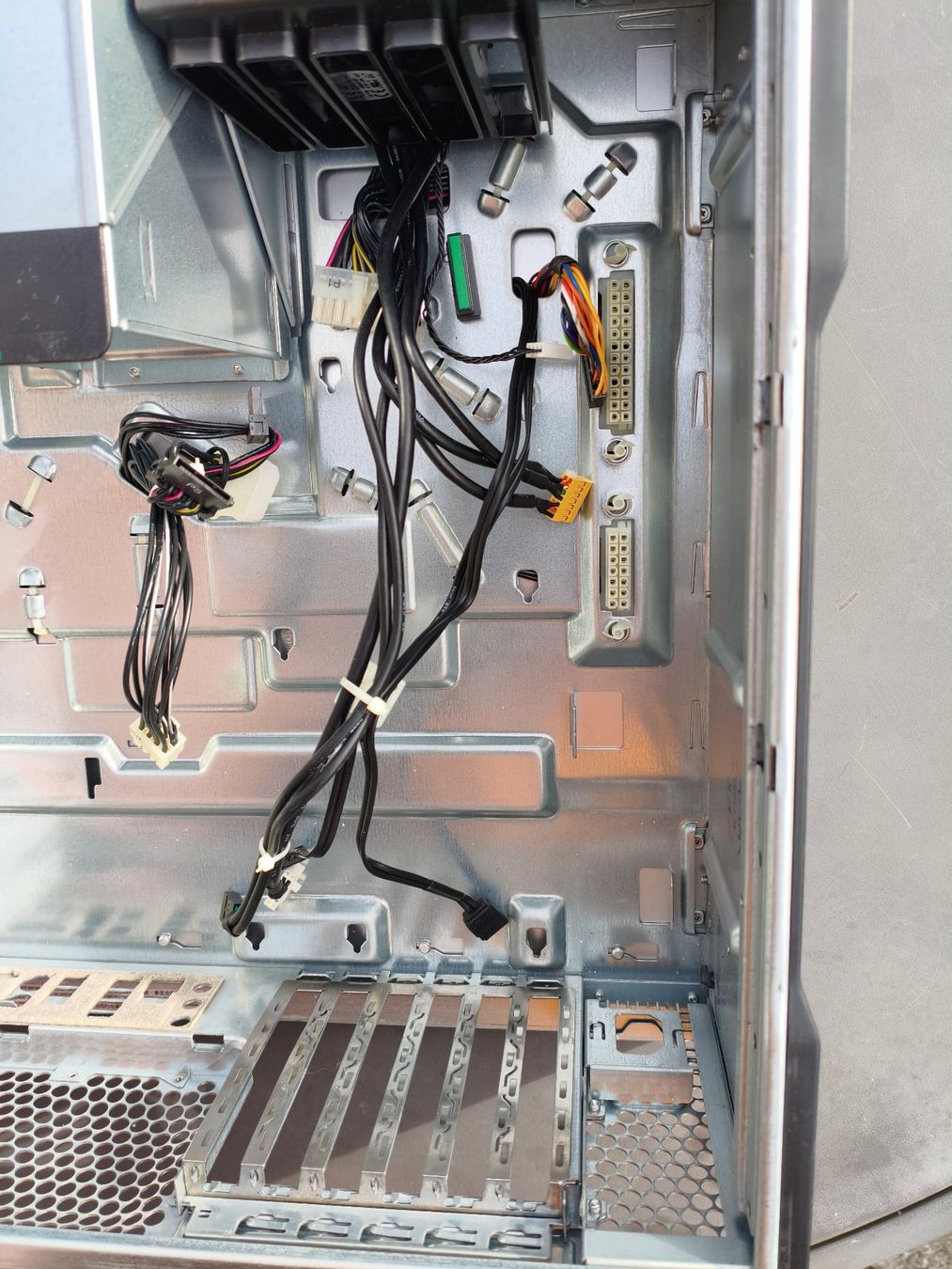 Hewlett Packard Custodie: HP Z600 Workstation Gehäuse, Case, Server PC, Leergehäuse – Usato da Meggen venduto da bigbrother_martin 7