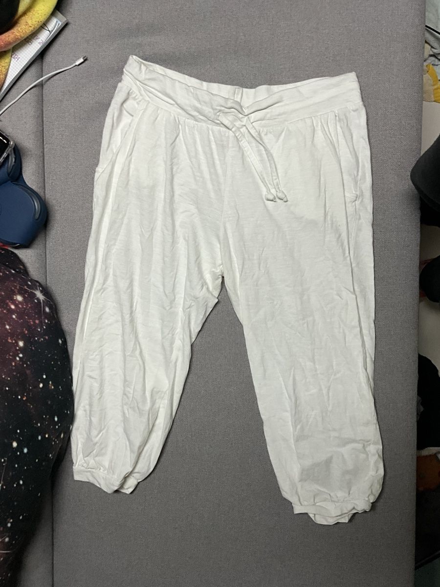 Hosen: Weiße Knielange Hose – Gebraucht aus Lenk im Simmental von banane50626