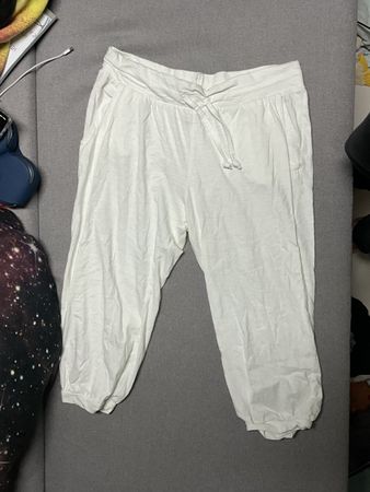 Weiße Knielange Hose
