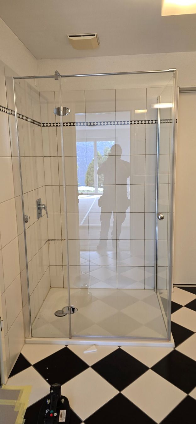 Docce: 90cm x 120cm Duschtasse + Kabiene – Usato da Alosen venduto da Simon_Spadin 1