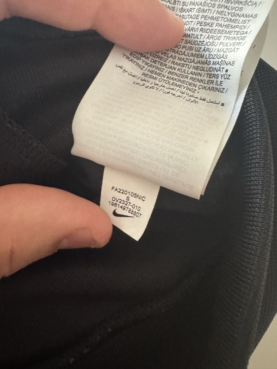 Nike Vestes: Veste à capuche Nike noir  – D'occasion à Dorénaz par tia_6z2d 3