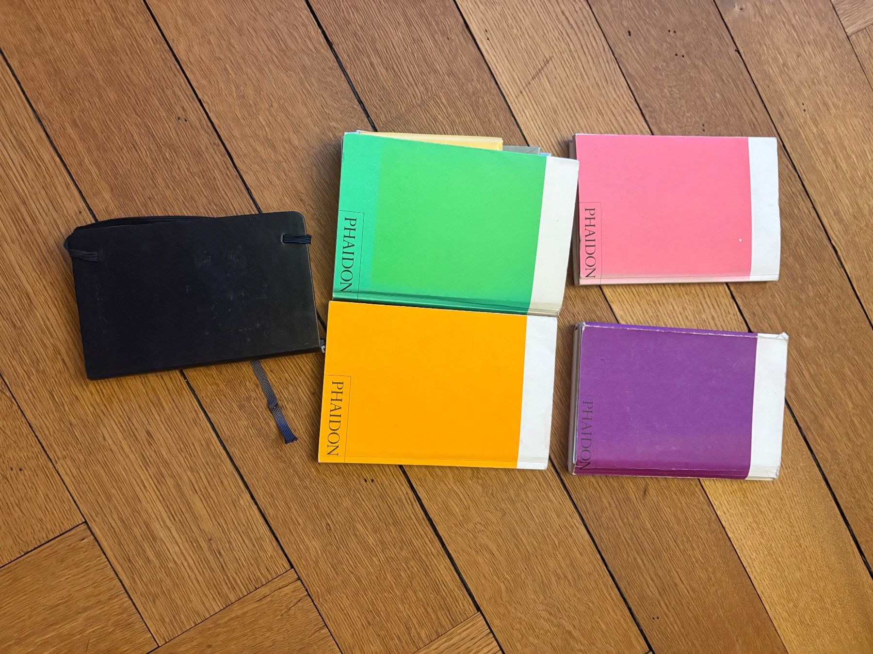Libri: 5 Reiseführer Wallpaper & Moleskine – Usato da Zürich venduto da triangular 1