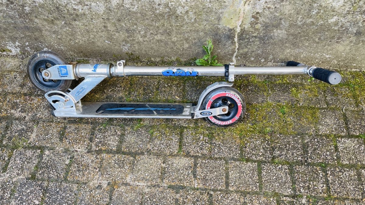 Kickboard: Kaboom Roller, Klappbar, Silber – Usato da Schönenbuch venduto da hug_f2ny 1