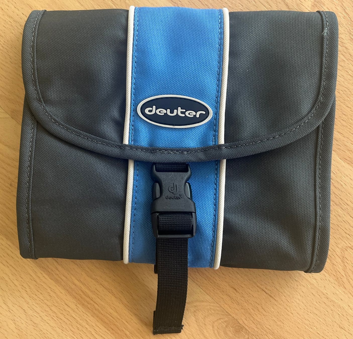 Deuter Custodie per cosmetici: Kulturbeutel / Necessaire / Waschbeutel von Deuter – Nuovo (secondo la descrizione) da Zürich venduto da fbsm