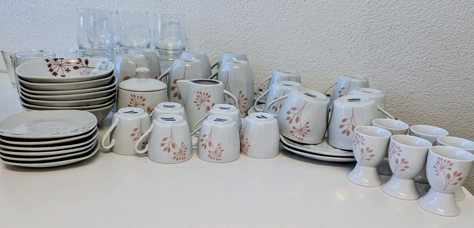 Set di piatti: Geschirrset ohne Teller   – Usato da Steinmaur venduto da Ottelo 1