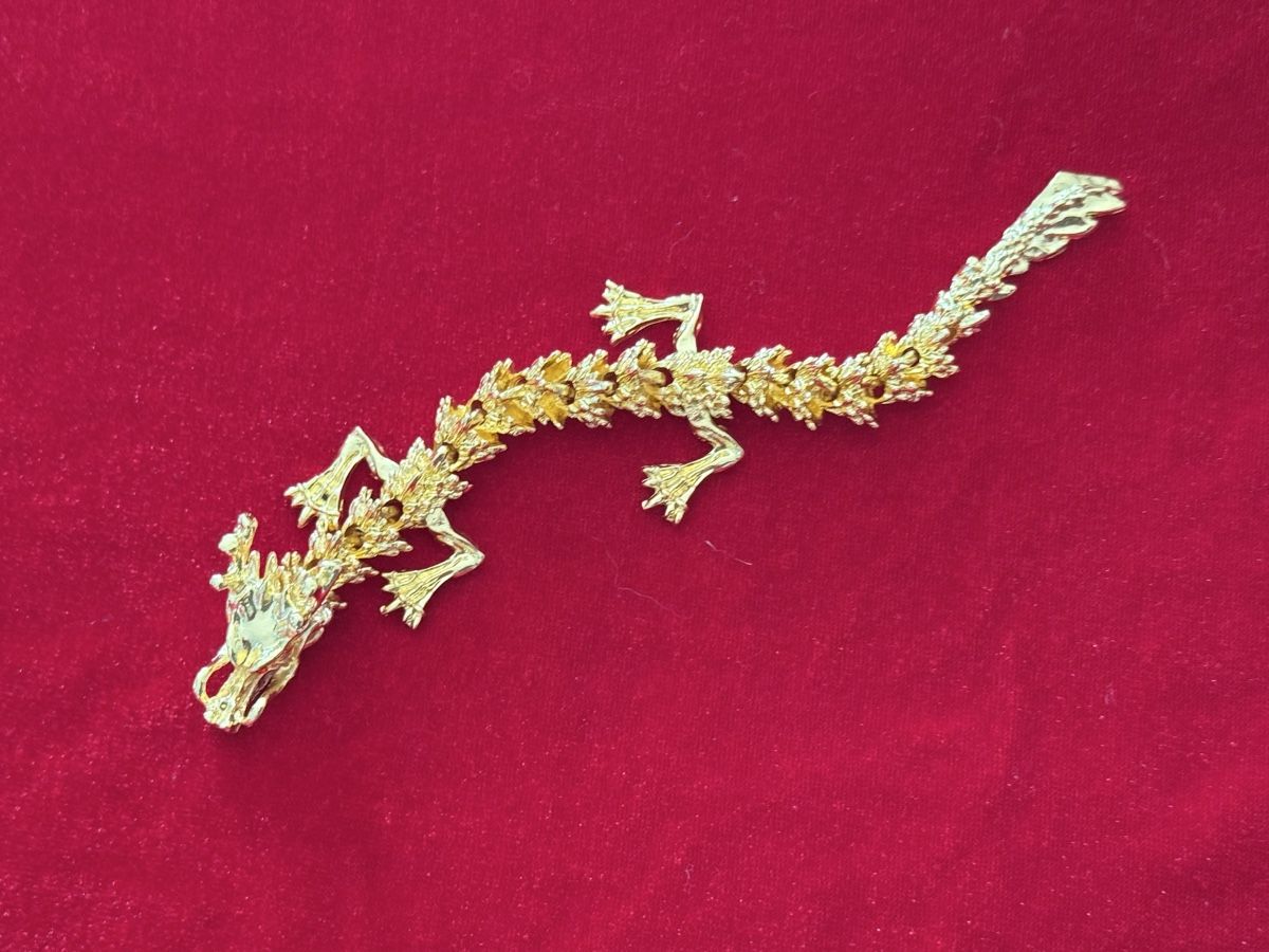 Tutte le decorazioni: 1 Stück Goldfarbener Drache. – Usato da Rheinfelden venduto da Gazzi