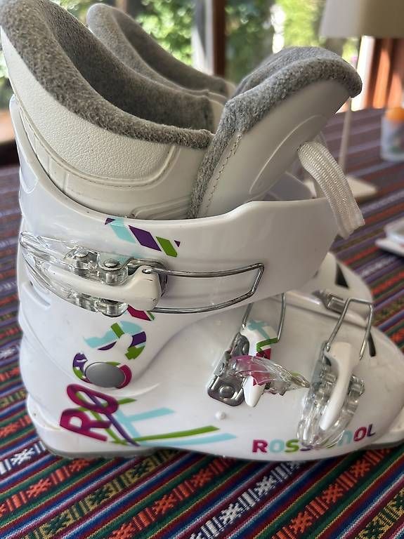 Schuhe für Jungen: Chaussures de ski Rossignol 22,5 – Gebraucht aus Plan-les-Ouates von Kiss-bodolay
