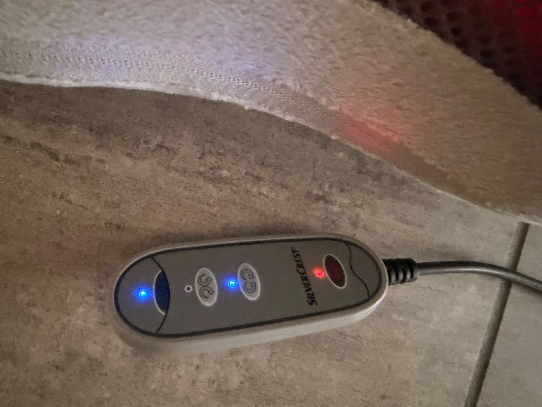 Dispositivi per massaggi: Massage Nackengerät – Usato da Niederurnen venduto da Carbon21 2