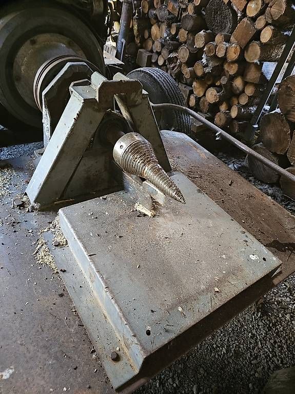 Tutte le macchine: Dieselmotor mit Holzspaltspirale – Usato da Zernez venduto da Cmetaller 4