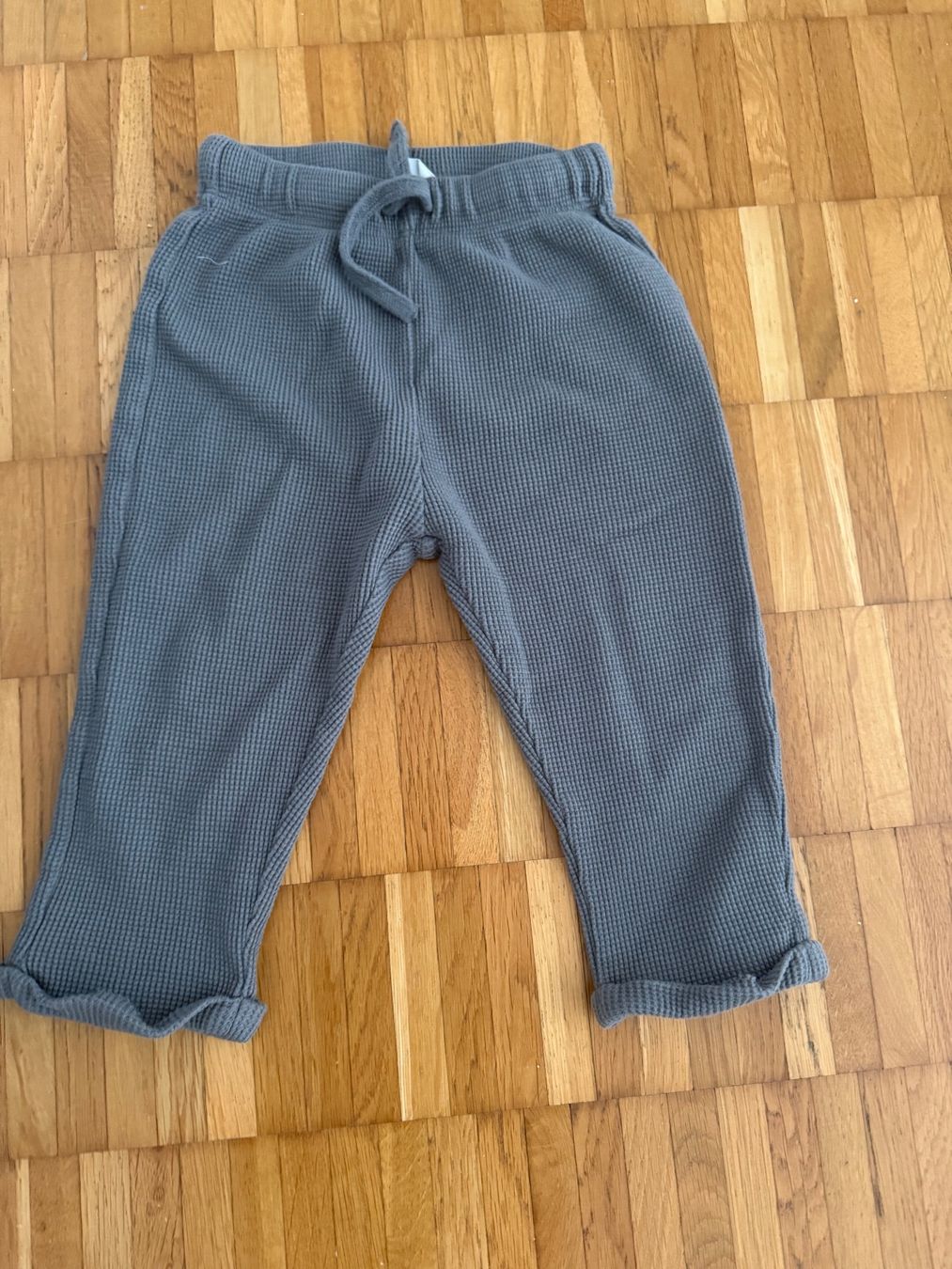 H&M Pantaloni: H&M Hosen Gr 92 – Usato da Richterswil venduto da Eunoia85