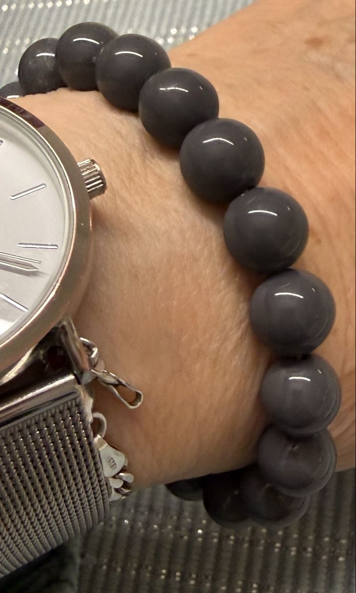 Armbänder & -reifen: Armkette elastisch, Graue Kugeln. Zeitloser Klassiker – Neu (gemäss Beschreibung) aus Lyss von Sibella56