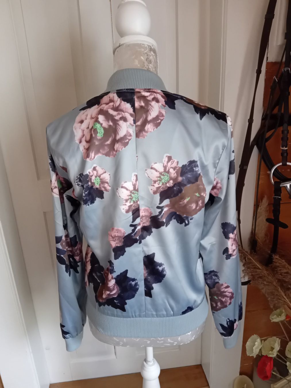 Only Jacken: Blouson Jacke mit Blumenmuster, Grösse 34/36 – Gebraucht aus Rüthi (Rheintal) von titlis07 5