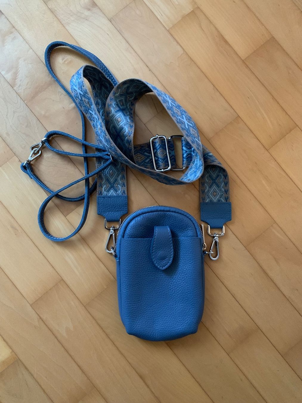 Taschen für Damen: Umhängetasche, Leder NEU – Gebraucht aus Egg b. Zürich von ohtannenbaum 1