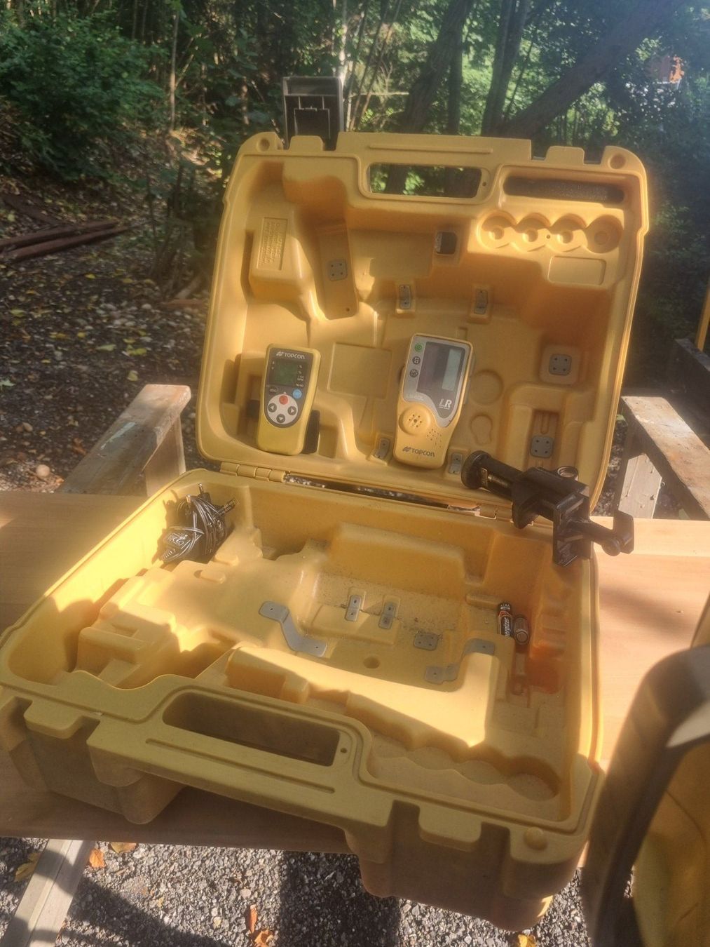 Tutti gli attrezzi: Rotationslaser Topcon RL-SV25 mit Stativ – Usato da Zollbrück venduto da Rgartenzwerg 2