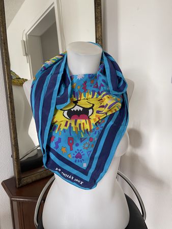 Foulard  Züri Fäscht 94, lion jaune soie/ SVP lisez le texte