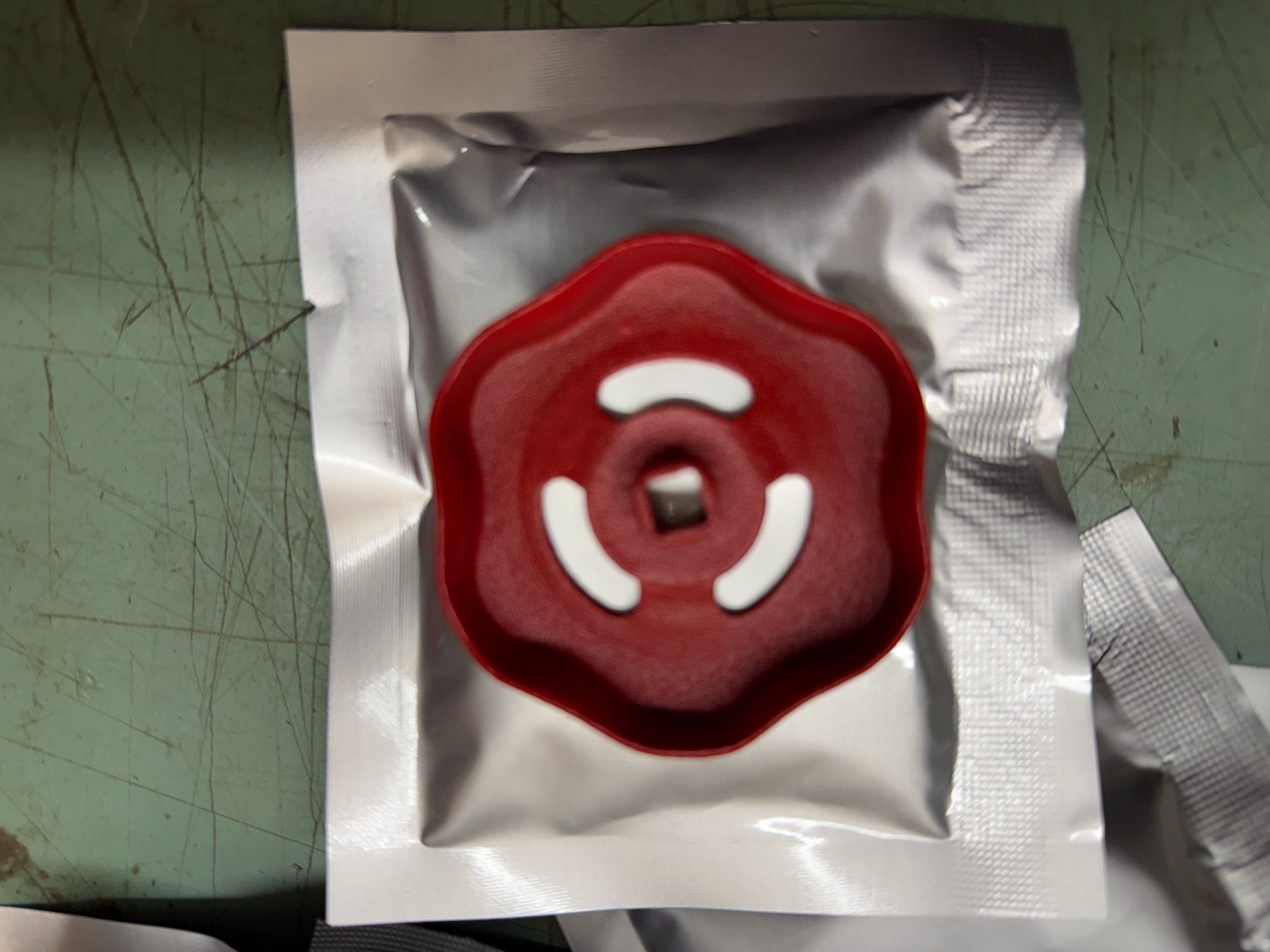 Rubinetteria: Sanitär Handräder, rot – Nuovo e nell'imballaggio originale da Wilderswil venduto da floh1969 1