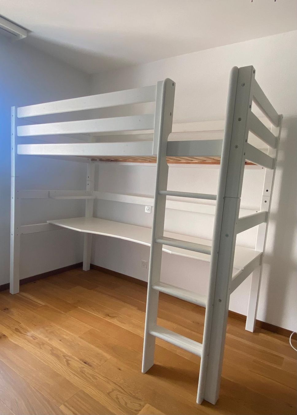 Pfister Letti: Hoppekids Hochbett mit integriertem Schreibtisch – Usato da Puidoux venduto da Pelerin21