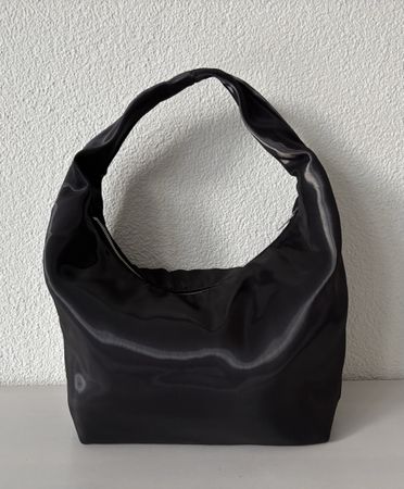 COS Mini High-Shine Shoulder Bag in Schwarz, wie NEU