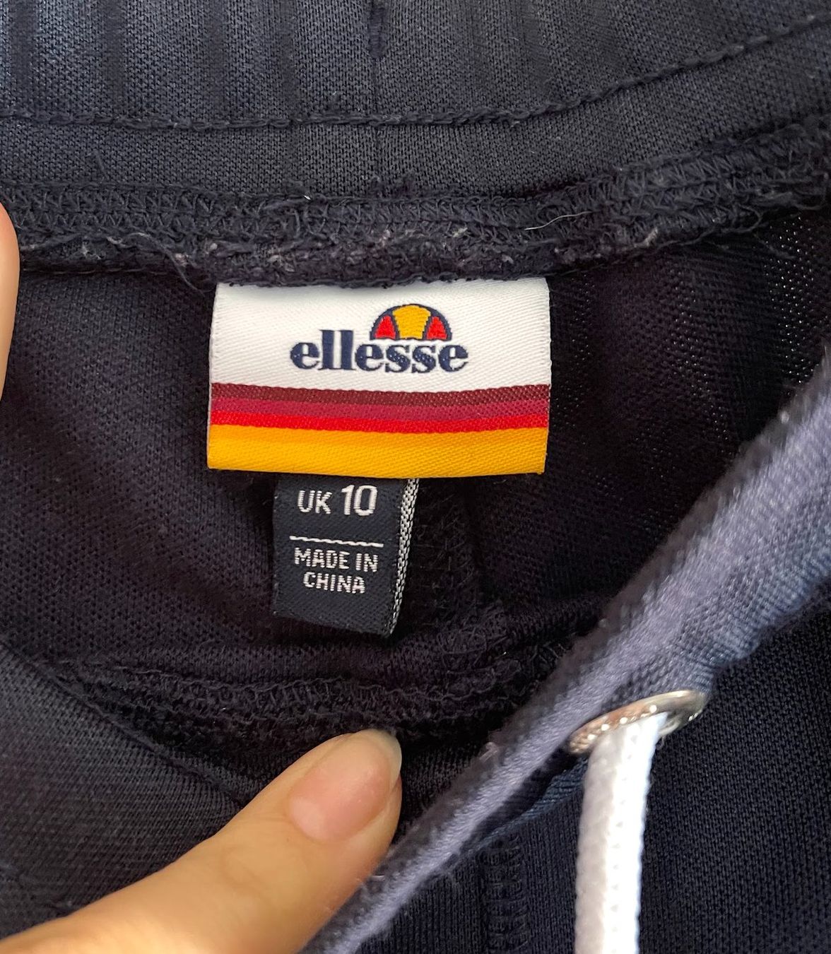 Ellesse Pantaloni: Ellesse sweat pants – Usato da Zürich venduto da aliiix 2