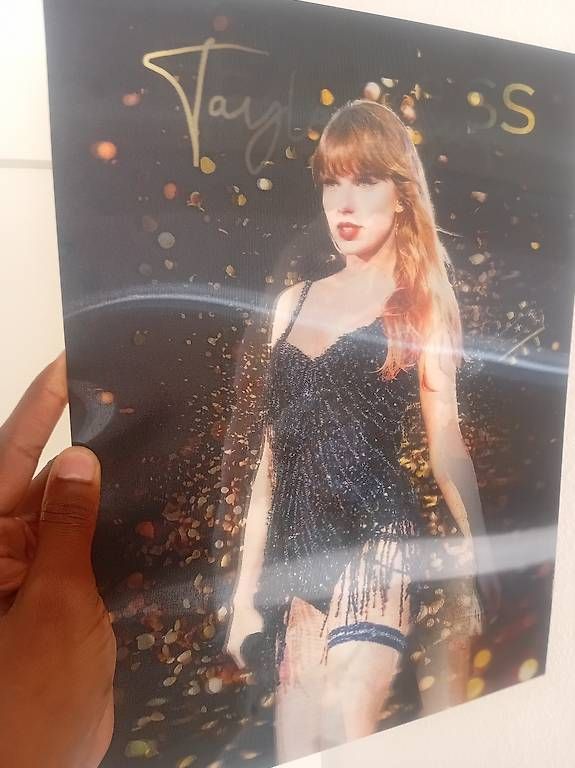 Foto & Immagini: Taylor Swift (Anime) Poster – Usato da Zürich venduto da jme_zc89 2