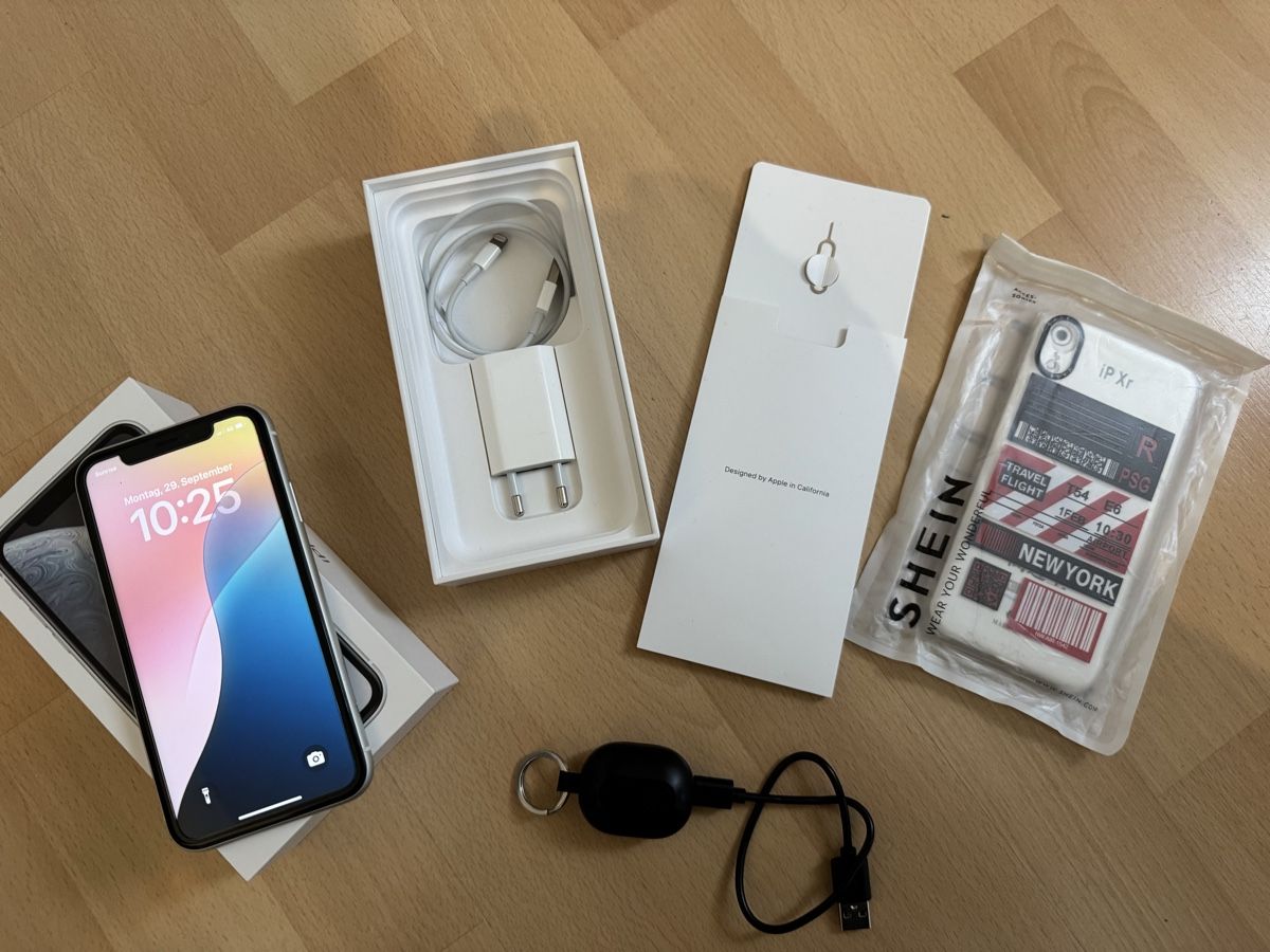 Apple Telefoni cellulari / Smartphones: Apple iPhone XR 128gb Wheite – Usato da Uznach venduto da enrico06 1