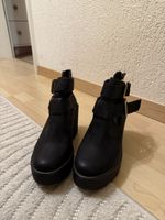 Schwarze Stiefeletten mit Absatz, Grösse 39