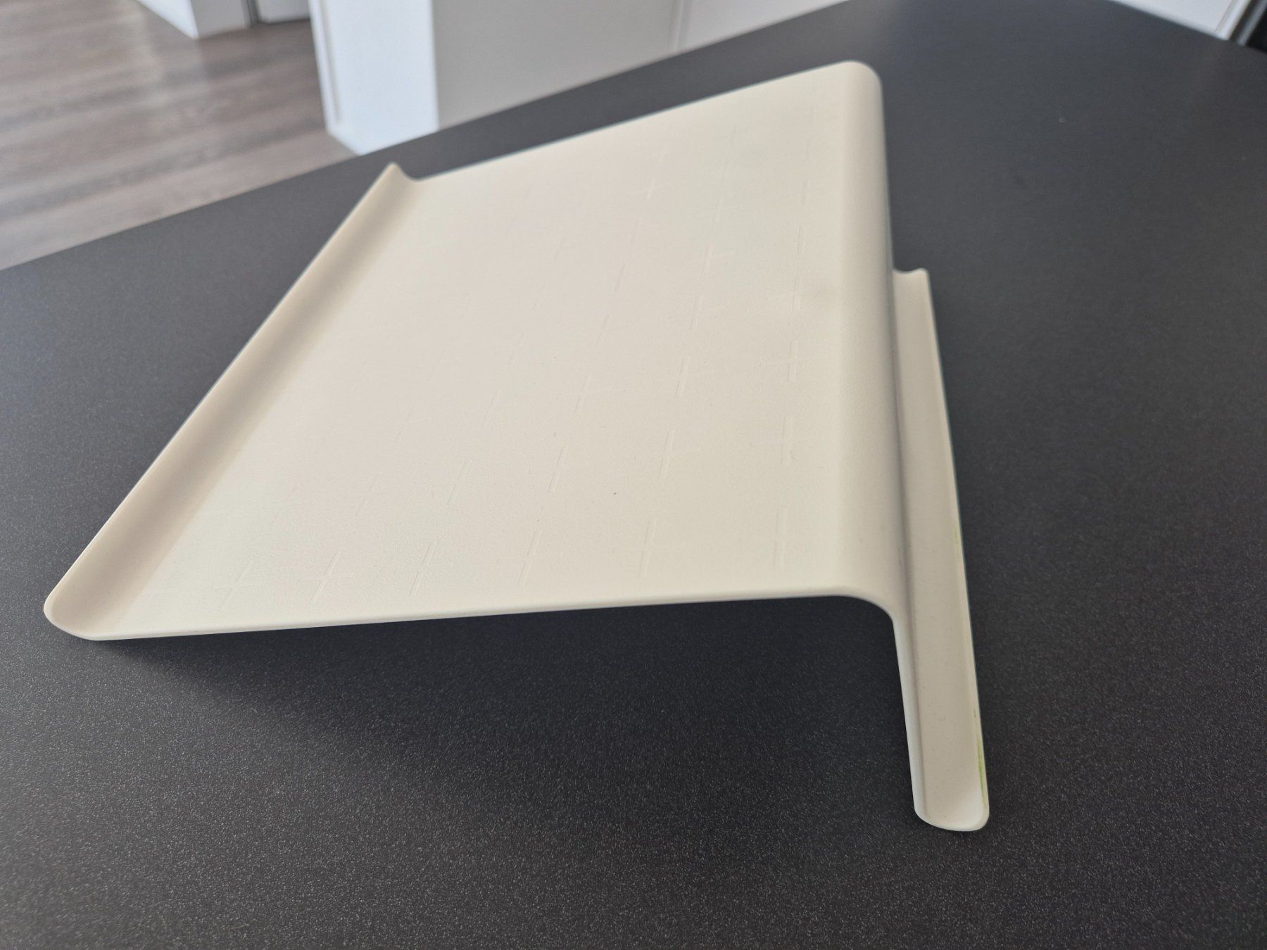 Ikea Bildschirmhalterung: IKEA ISBERGET Tablethalterung – Neu (gemäss Beschreibung) aus Eglisau von nicij79