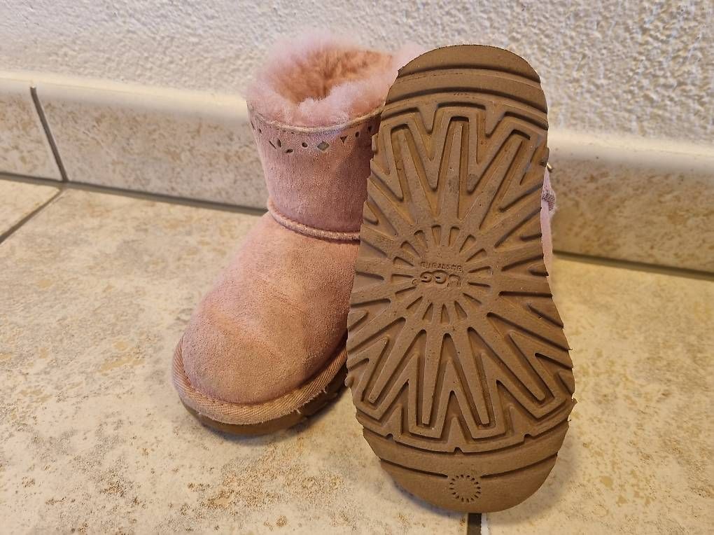 Chaussures filles: Winterschuhe UGG – D'occasion à Horw par arco35 1