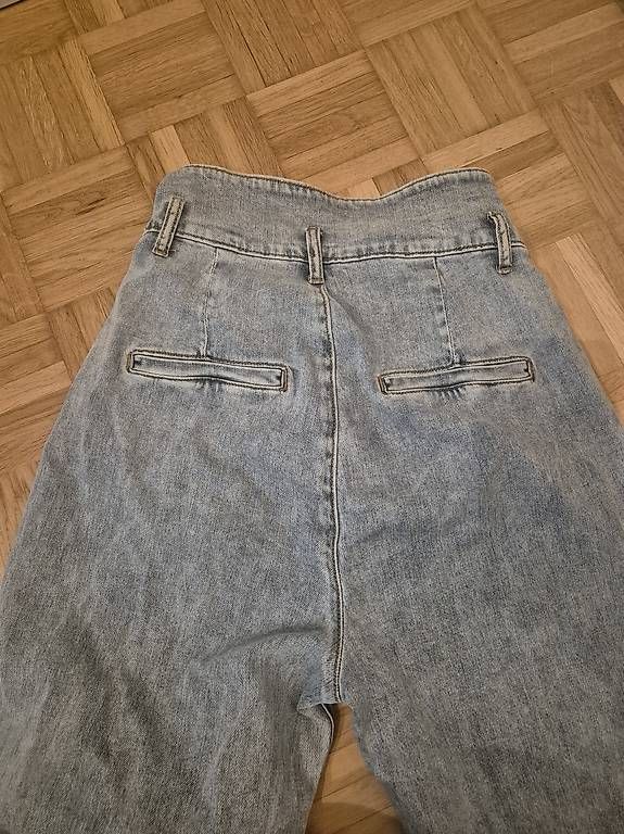Jeans: High Waisted Strech-Jeans – Gebraucht aus Ettingen von mus_qx88 1
