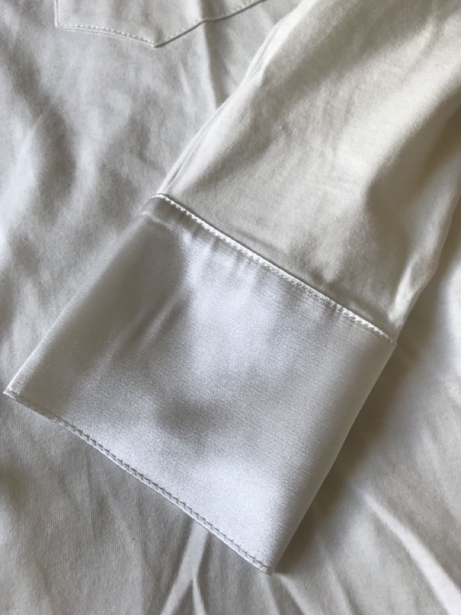 T-Shirts: Schnäppchen!! Elegantes weisses Blusenshirt mit Satin! – Neu (gemäss Beschreibung) aus wallisellen von  5