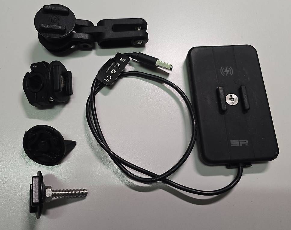Fixations: SP-Connect Charging Module und Halterungen – D'occasion à Steinerberg par Bcsbcs