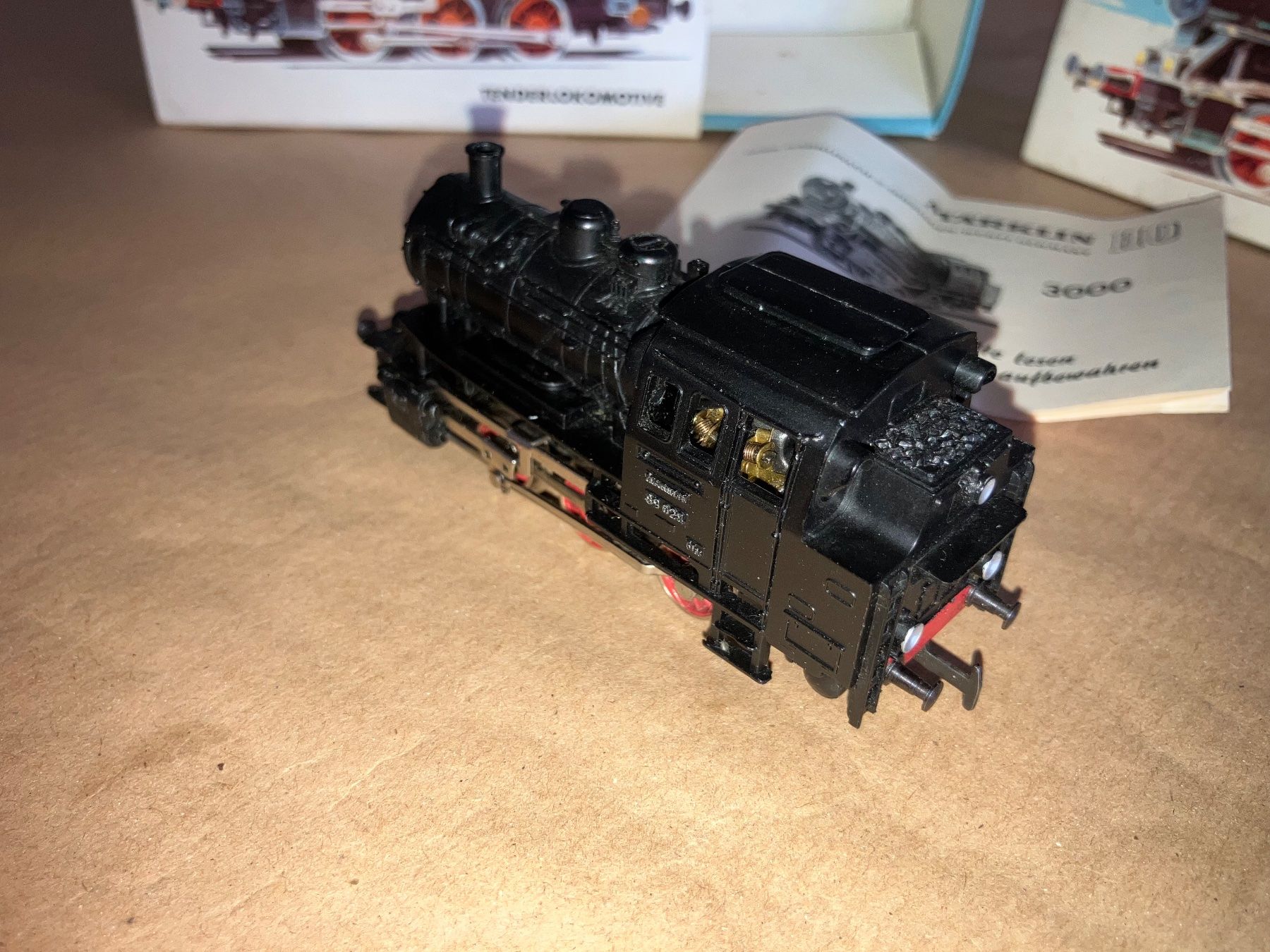 Märklin Modellini di ferrovie: Märklin Dampflok Nr. 3000/BR 89 der DB mit 2 Originalkarton – Difettoso da Bütschwil venduto da Semaphor 1