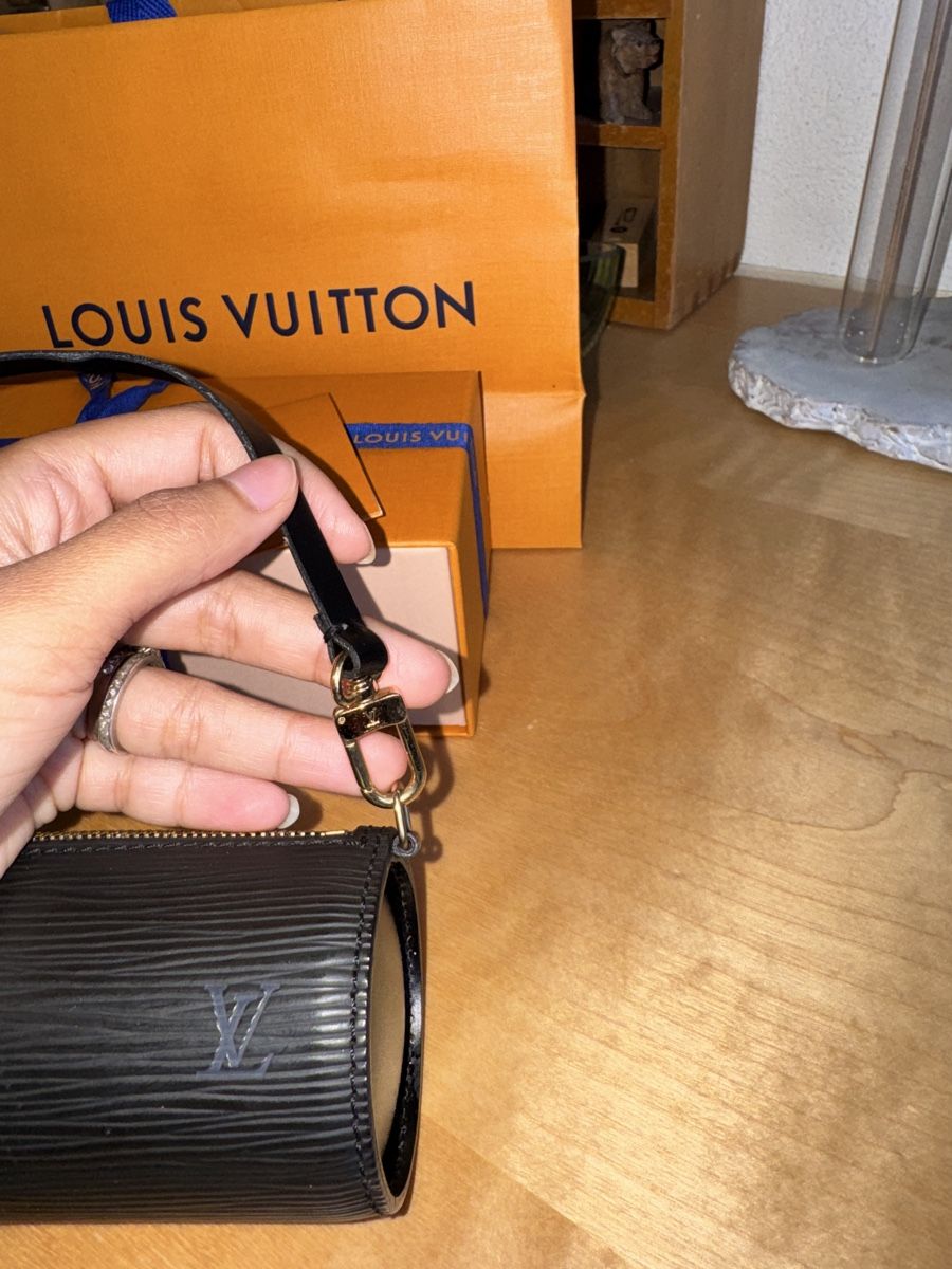 Louis Vuitton Borse da donna: Louis Vuitton Pochette mini Papillon Schwarz Epi – Usato da Buch am Irchel venduto da Pukpan_99 4