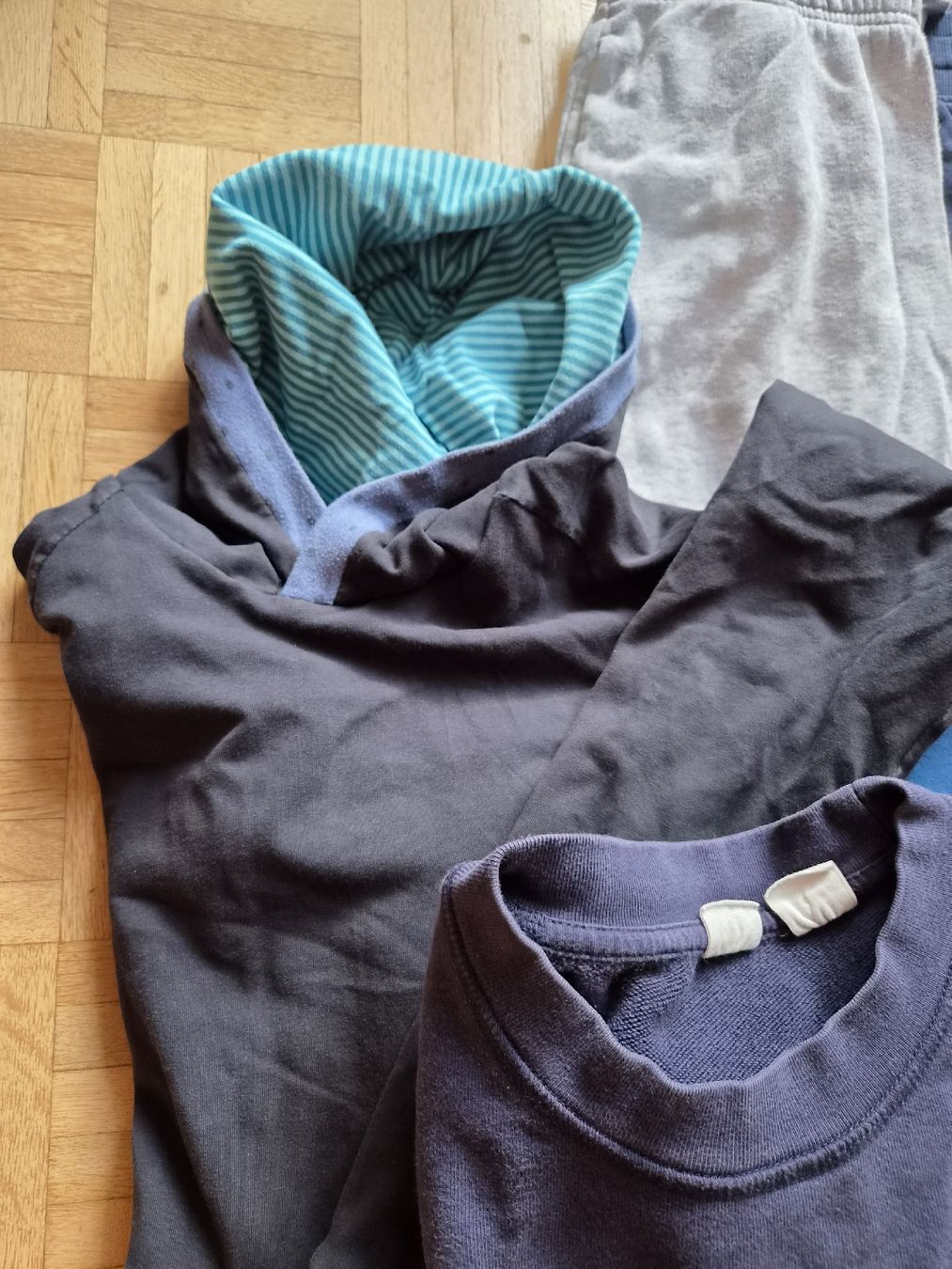 Lotti & Set di vestiti: Kleiderpaket Pullover Hoodies Sweatshirts – Usato da Zürich venduto da mihajlo12 1