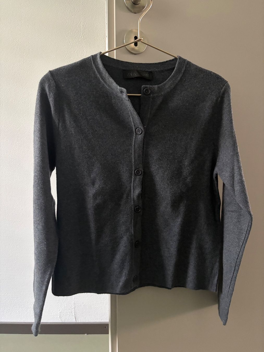 Zara Maglioni & Felpe: Strickjacke ZARA, Grösse S, dunkelgrau, NEU – Usato da Luzern venduto da mar_t2hn 1