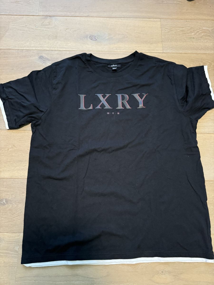 T-shirt: Schwarzes T-Shirt Grösse L – Usato da Altdorf UR venduto da Lilelo82