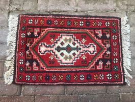 Schöner, hochwertiger Teppich, 73 x 41 cm