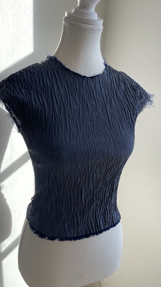Top: Wrinkle blue top- Kata Haratym Sample – Usato da Meilen venduto da KatKatHar 3