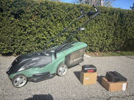 Bosch UniversalRotak 36-550 Rasenmäher inklusive 2 Akkus