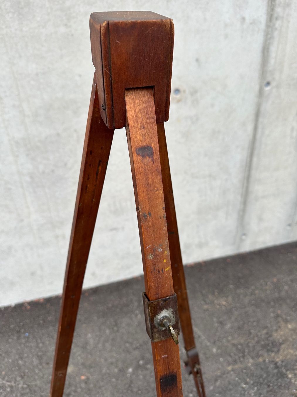 Chevalets: Antikes Stativ mir toller Patina, Staffelei oder Socklel usw – D'occasion à Laufenburg par industrial-silence 4